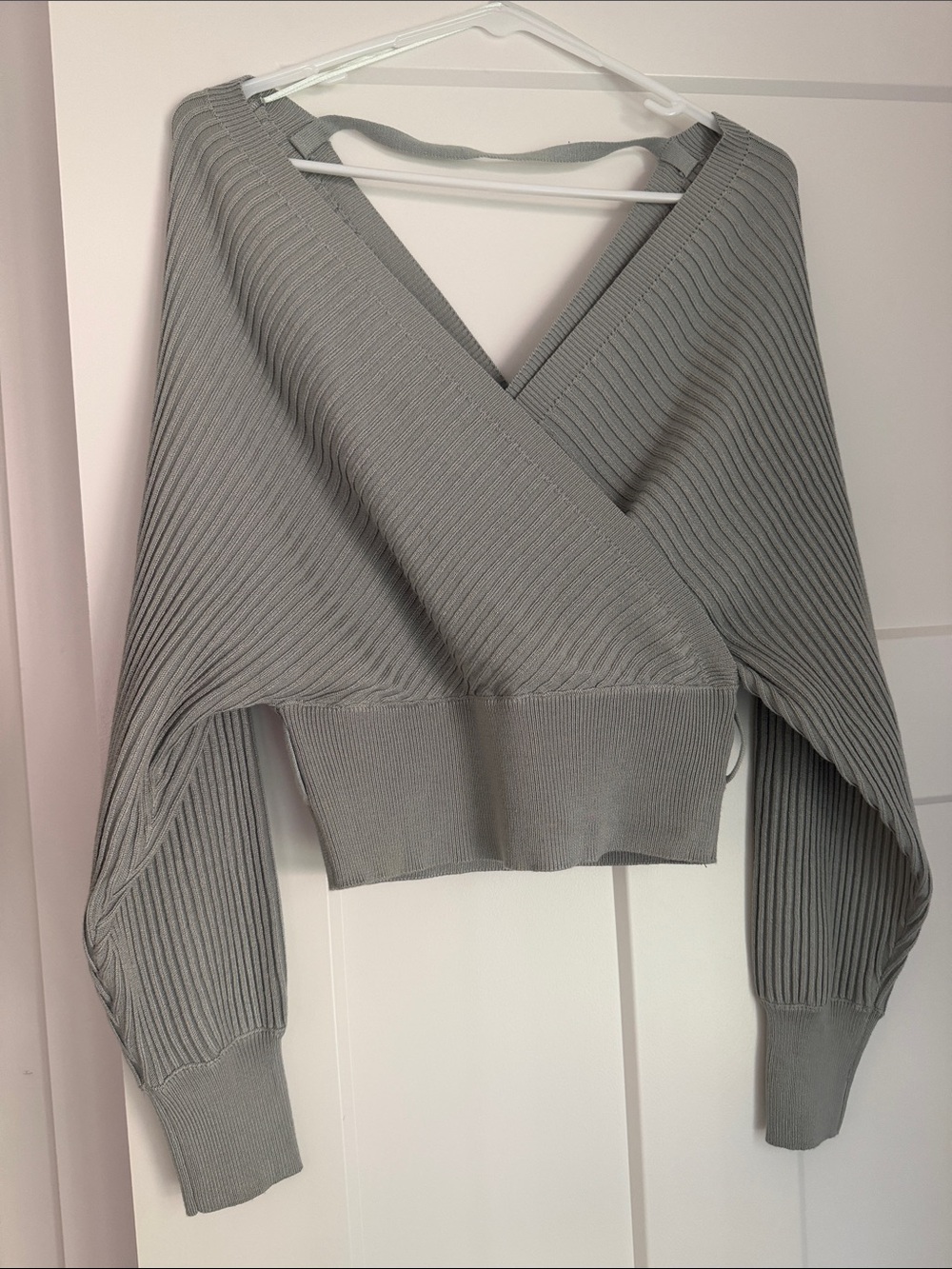 NWT Love Tree Gray/green Ribbed Cropped V-Neck Sweater